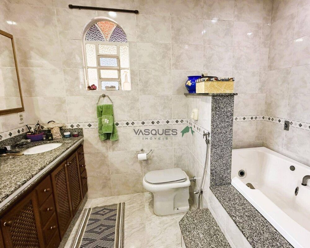 Casa à venda com 4 quartos, 264m² - Foto 8