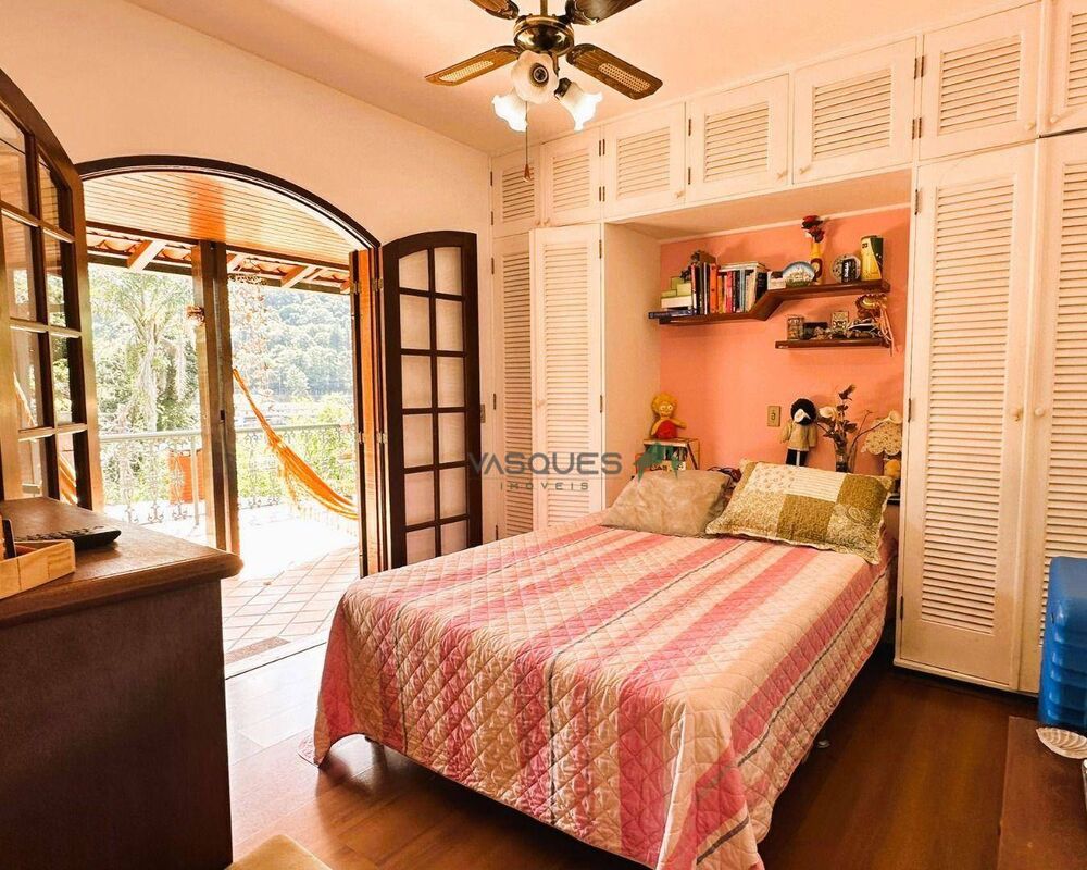 Casa à venda com 4 quartos, 264m² - Foto 4