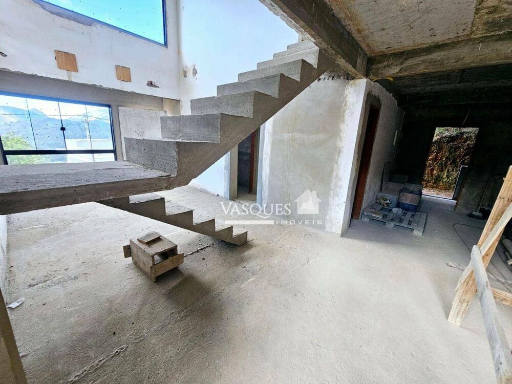 Casa de Condomínio à venda com 4 quartos, 150m² - Foto 1