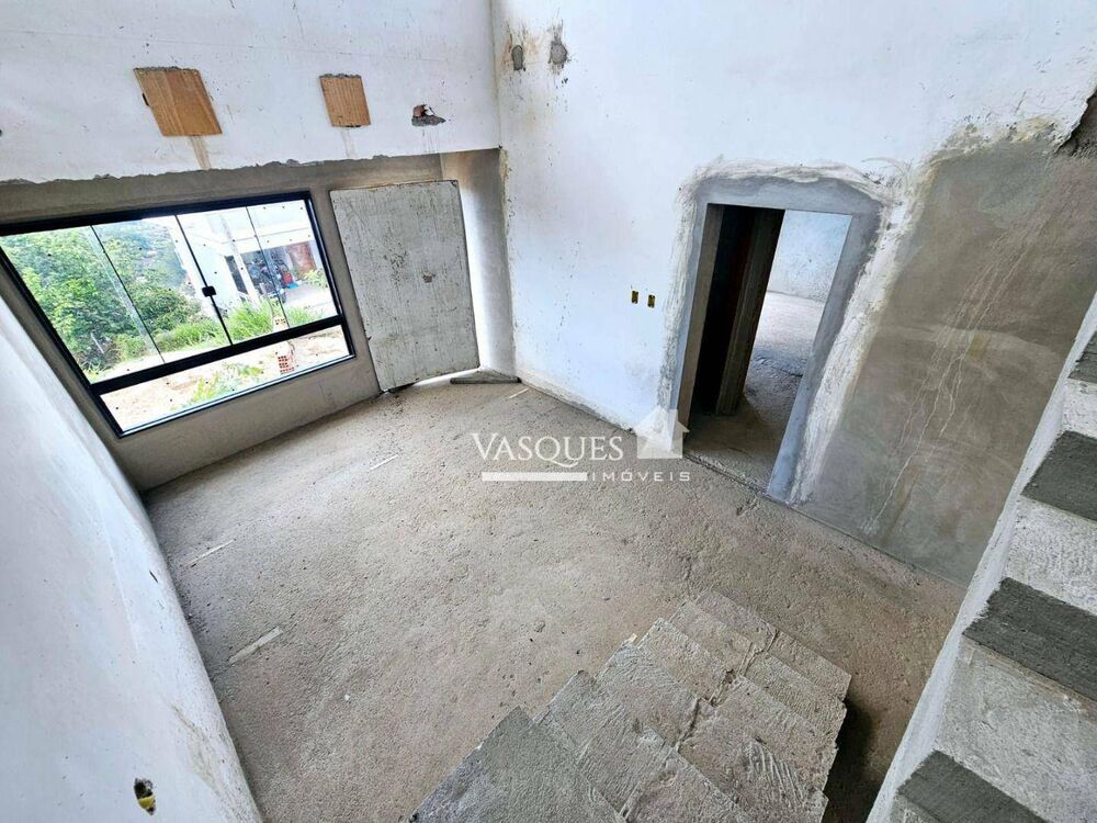 Casa de Condomínio à venda com 4 quartos, 150m² - Foto 2