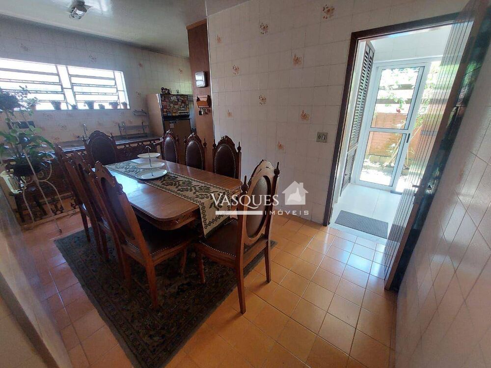 Casa, 3 quartos, 245 m² - Foto 1