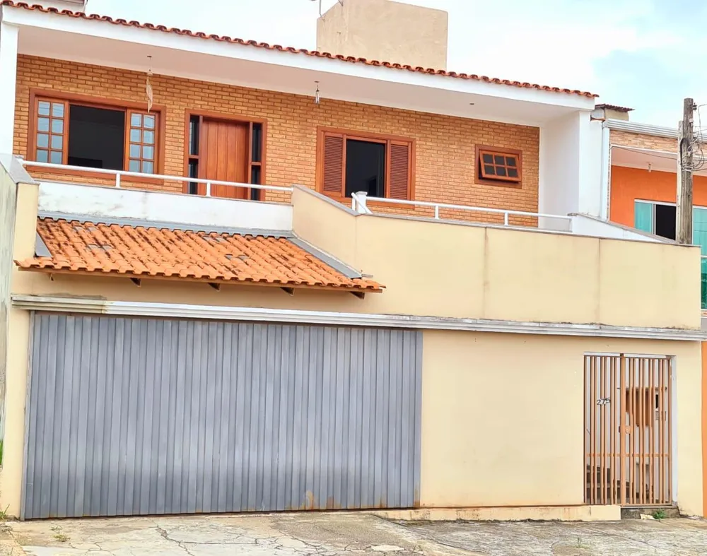 Casa, 3 quartos, 243 m² - Foto 1
