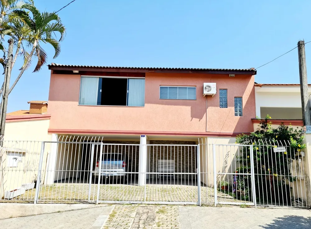 Casa, 3 quartos, 172 m² - Foto 1