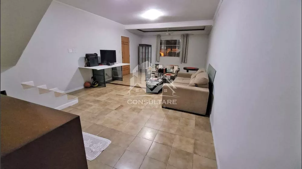 Casa à venda com 3 quartos, 181m² - Foto 1