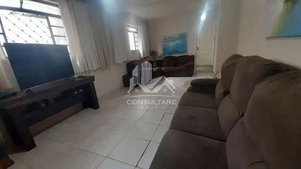 Casa à venda com 4 quartos, 240m² - Foto 2