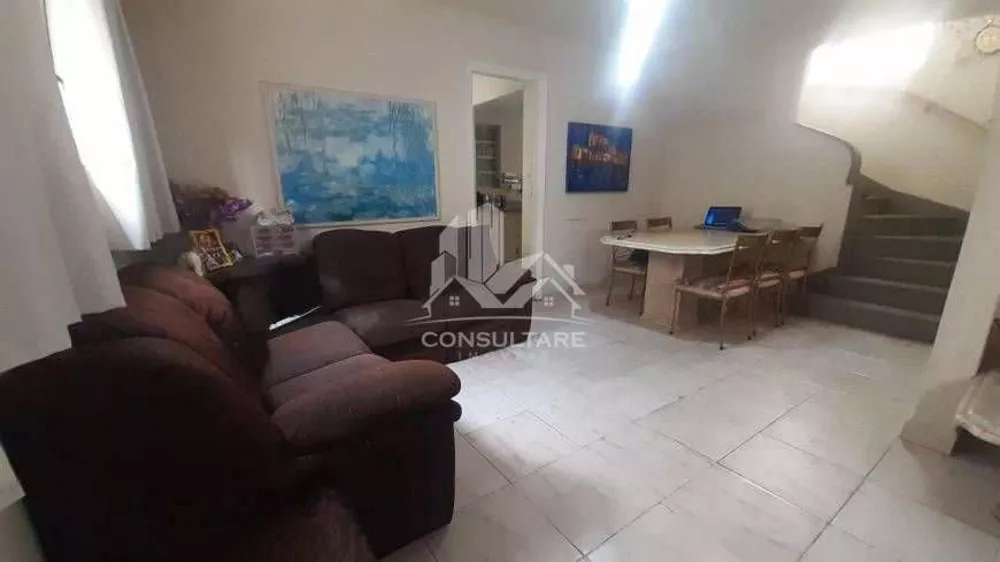 Casa à venda com 4 quartos, 240m² - Foto 1