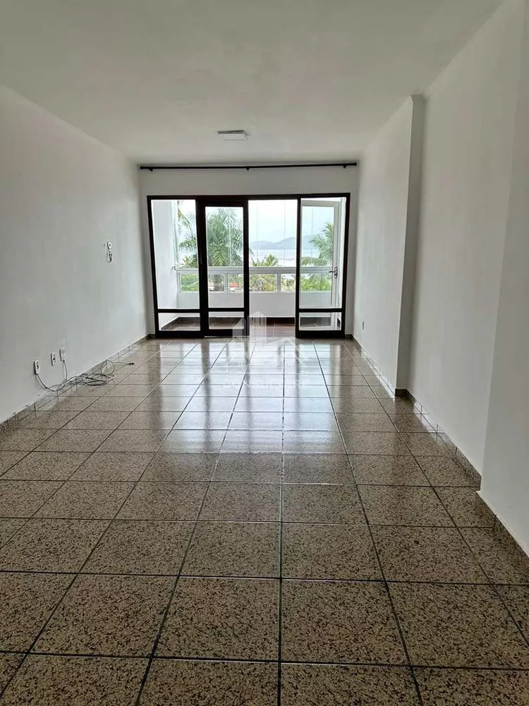 Apartamento à venda com 3 quartos, 151m² - Foto 2