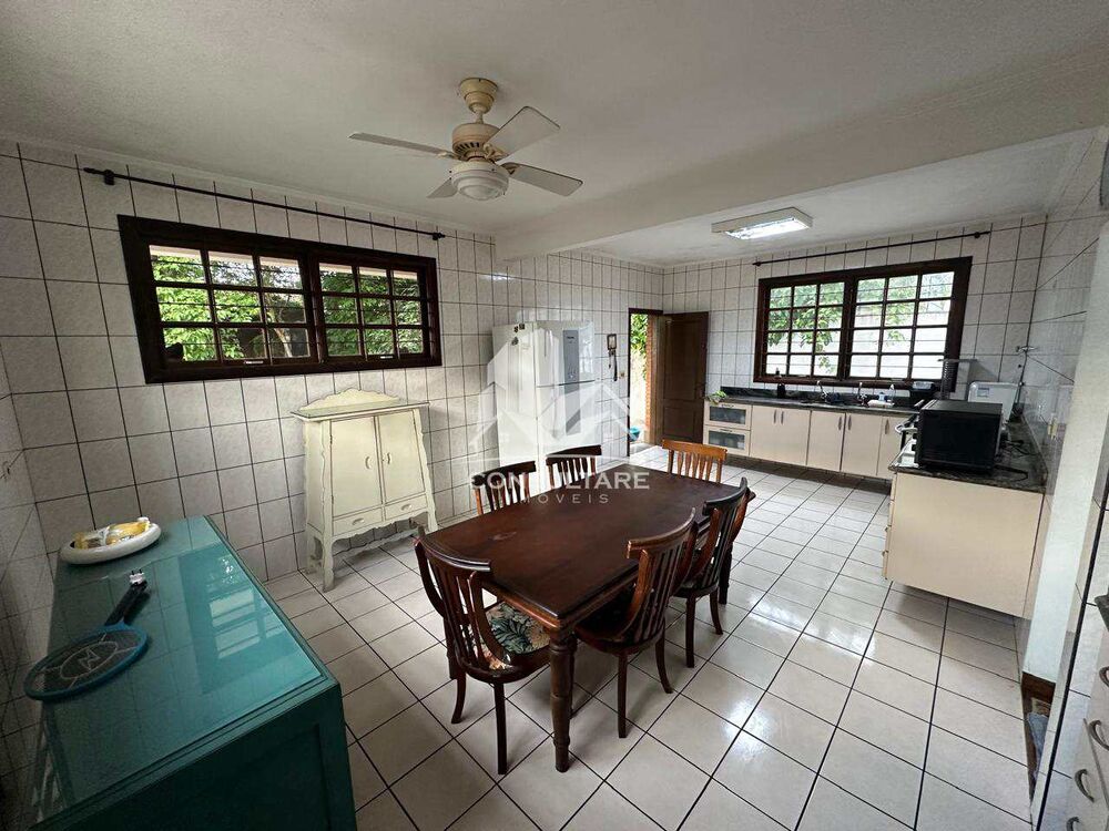 Casa, 6 quartos, 300 m² - Foto 1