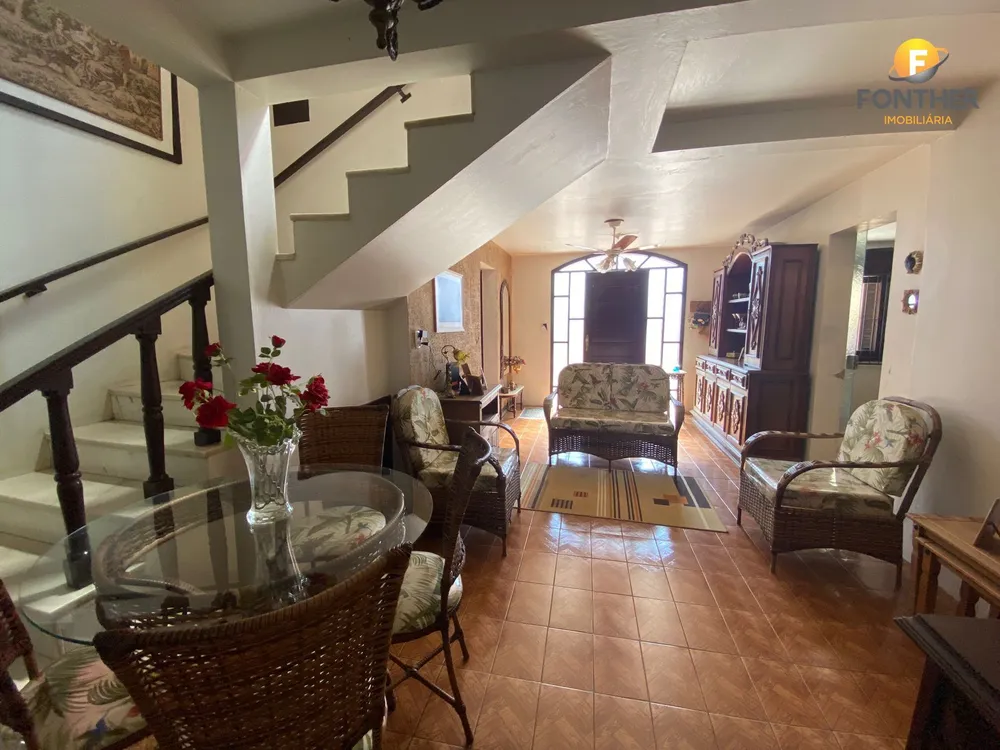 Casa, 4 quartos, 210 m² - Foto 2