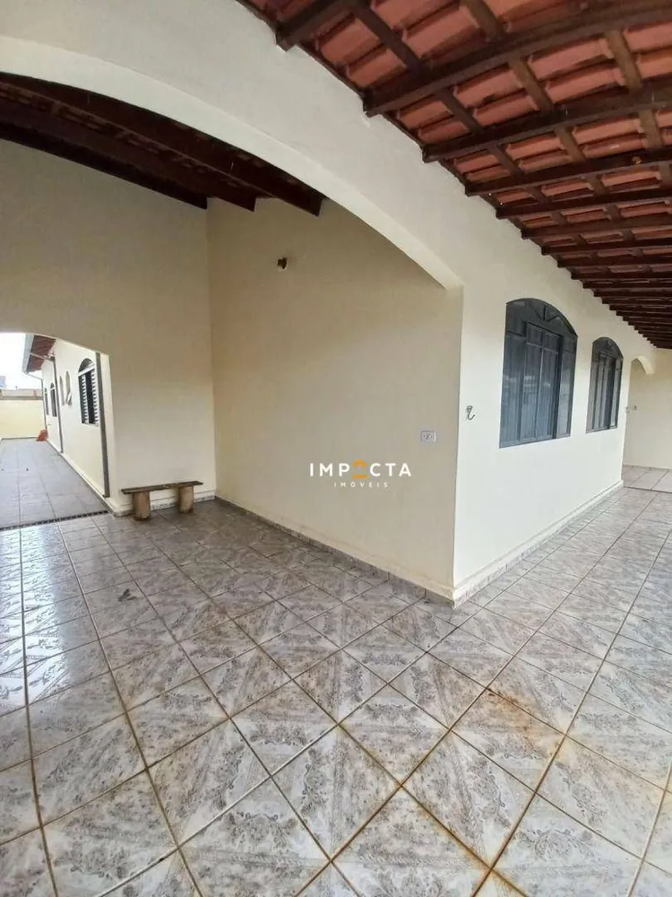 Casa, 4 quartos, 195 m² - Foto 1