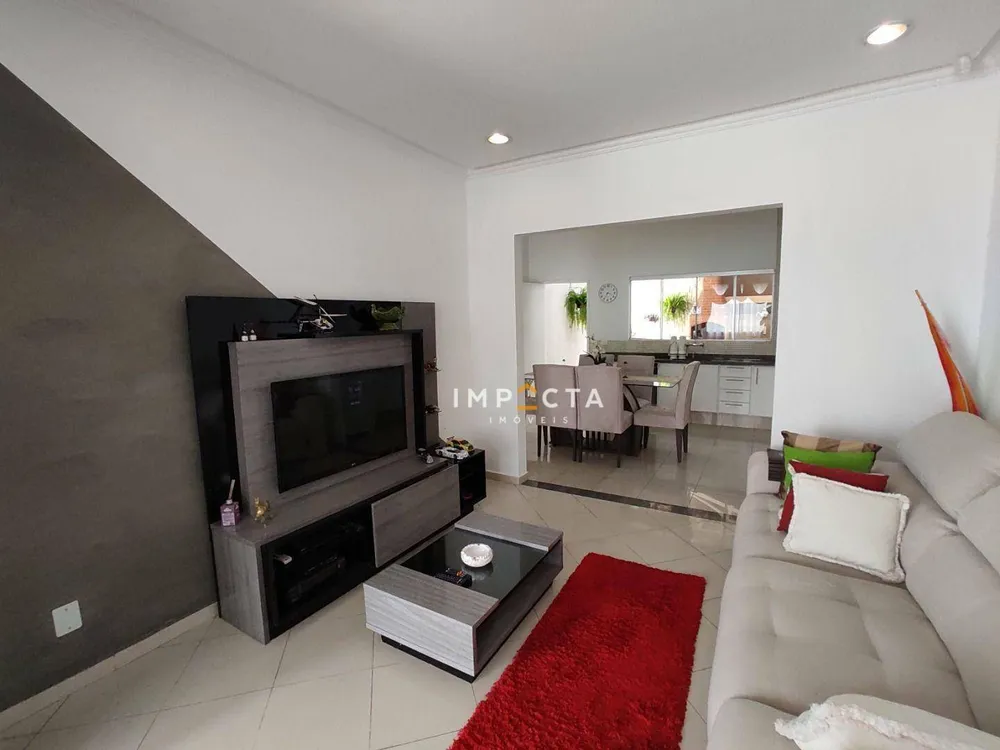 Casa, 3 quartos, 262 m² - Foto 1