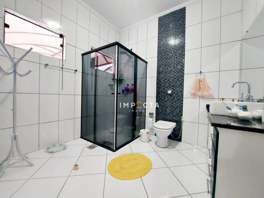 Casa, 4 quartos, 225 m² - Foto 2