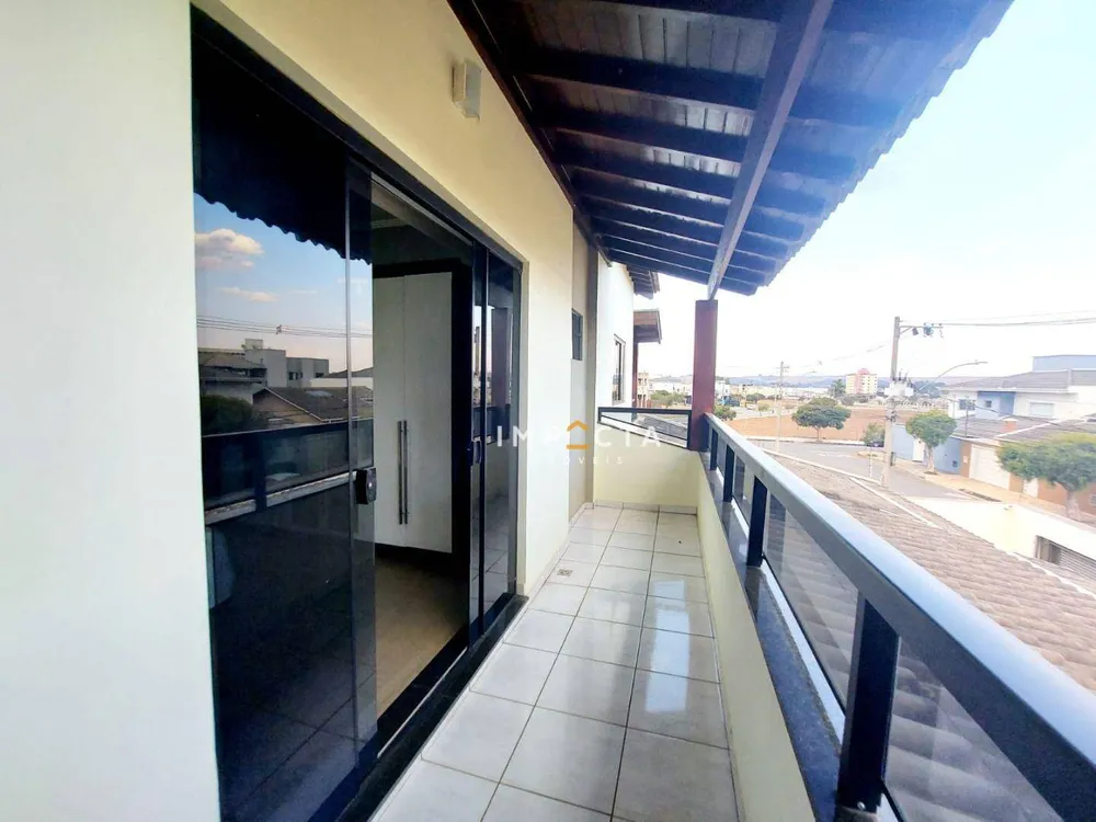 Casa, 4 quartos, 225 m² - Foto 3