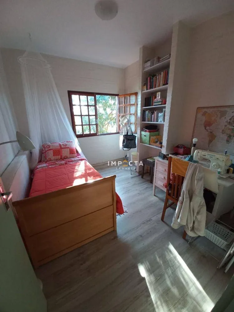 Casa, 3 quartos, 222 m² - Foto 2