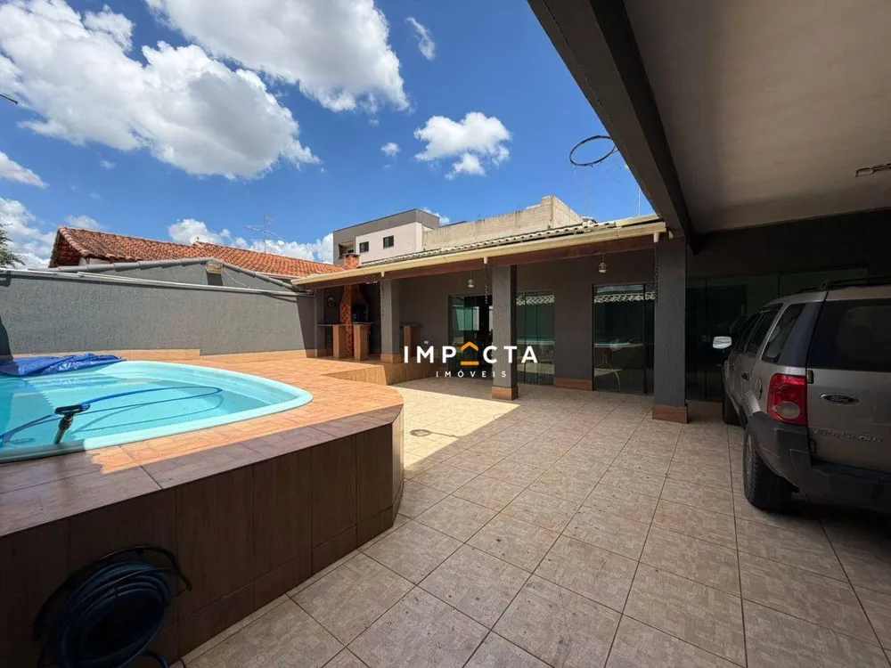 Casa, 3 quartos, 216 m² - Foto 1