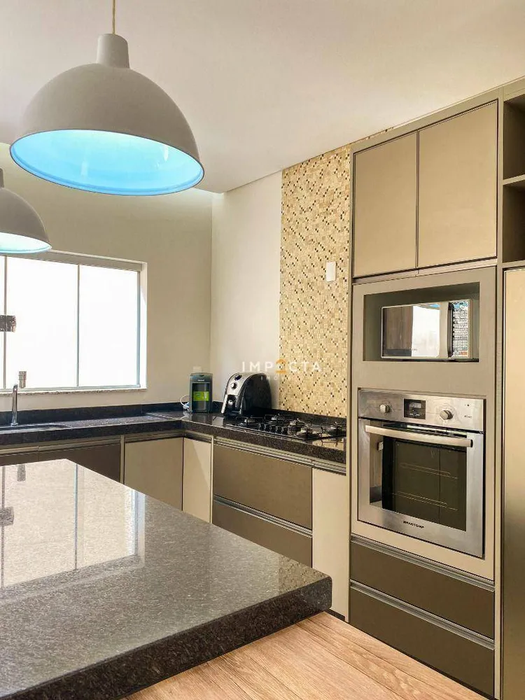 Casa, 3 quartos, 202 m² - Foto 1