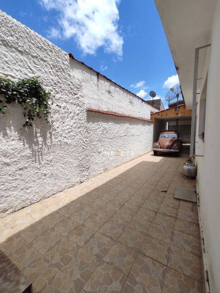 Casa à venda com 3 quartos, 274m² - Foto 4