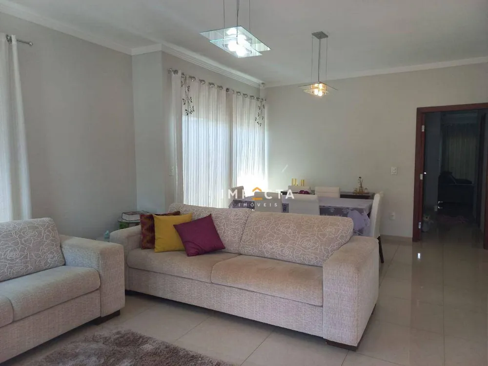 Casa, 4 quartos, 240 m² - Foto 2
