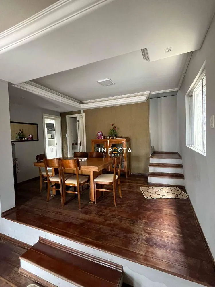 Casa, 4 quartos, 245 m² - Foto 1