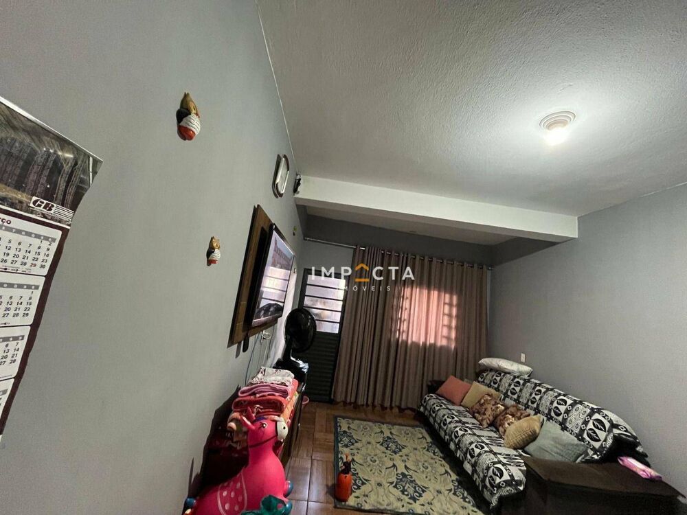 Casa à venda com 2 quartos, 100m² - Foto 1