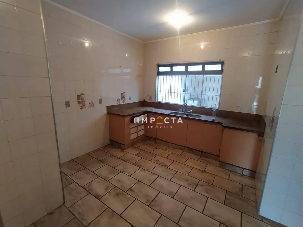 Casa, 2 quartos, 200 m² - Foto 2