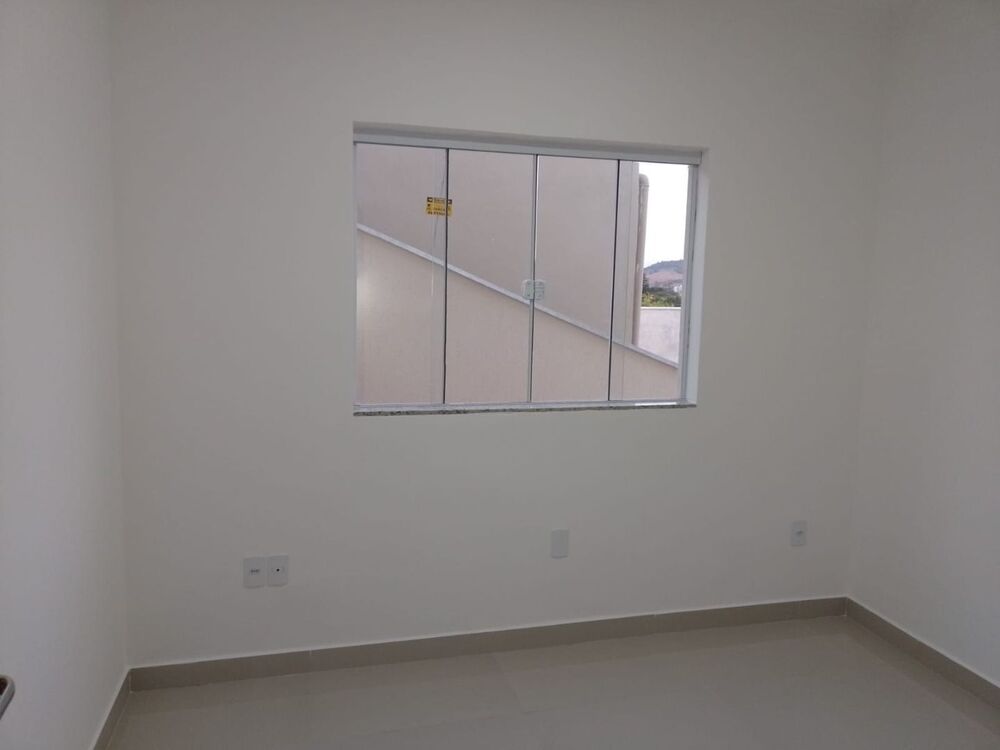 Casa à venda com 3 quartos, 157m² - Foto 2