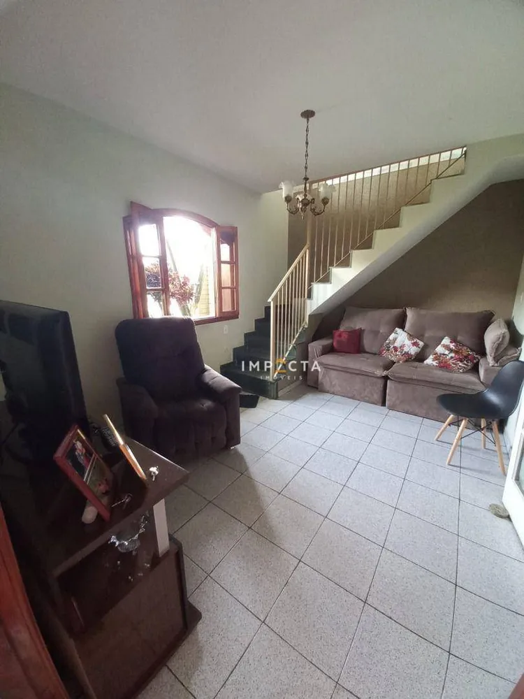 Casa, 4 quartos, 159 m² - Foto 1