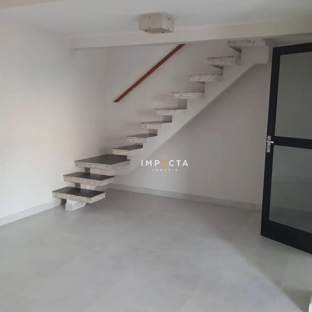Casa, 5 quartos, 240 m² - Foto 1