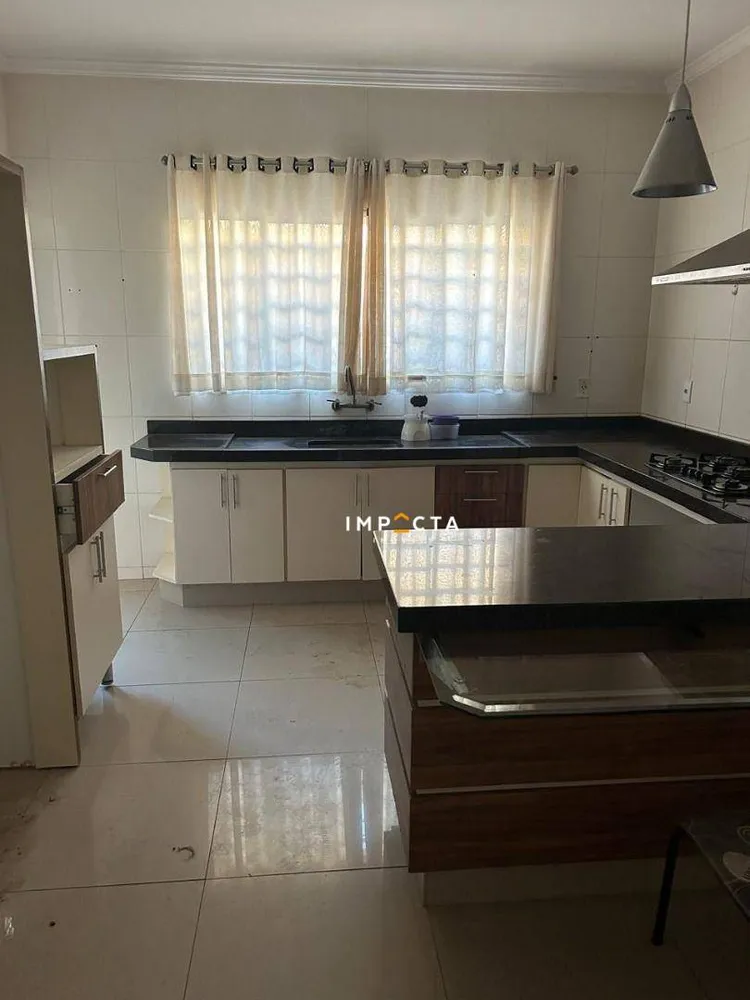 Casa, 3 quartos, 230 m² - Foto 3