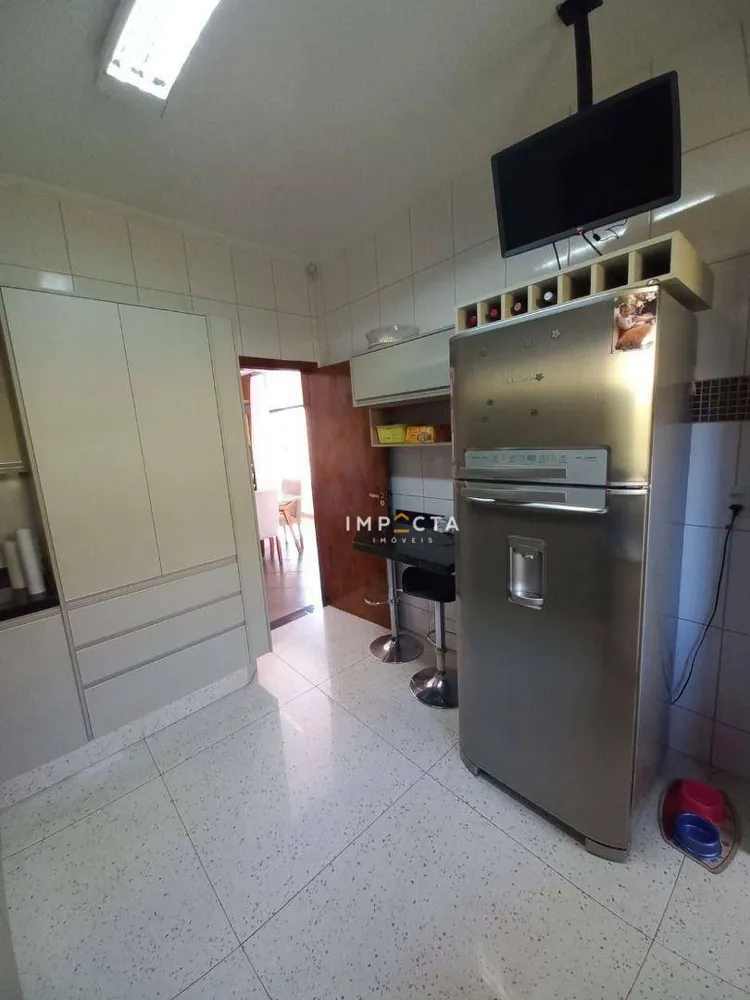Casa, 3 quartos, 281 m² - Foto 1