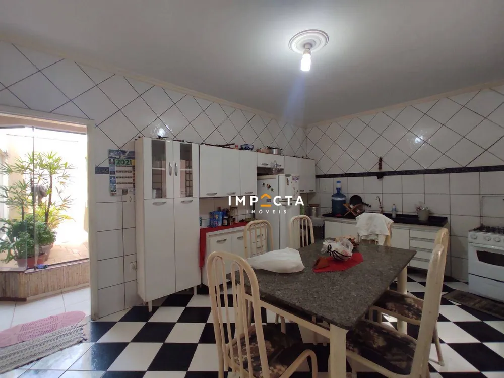 Casa, 3 quartos, 200 m² - Foto 2