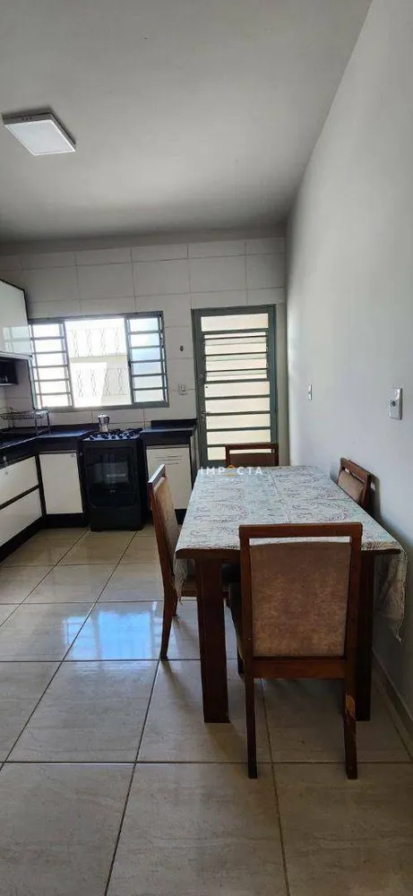 Casa, 3 quartos, 223 m² - Foto 1
