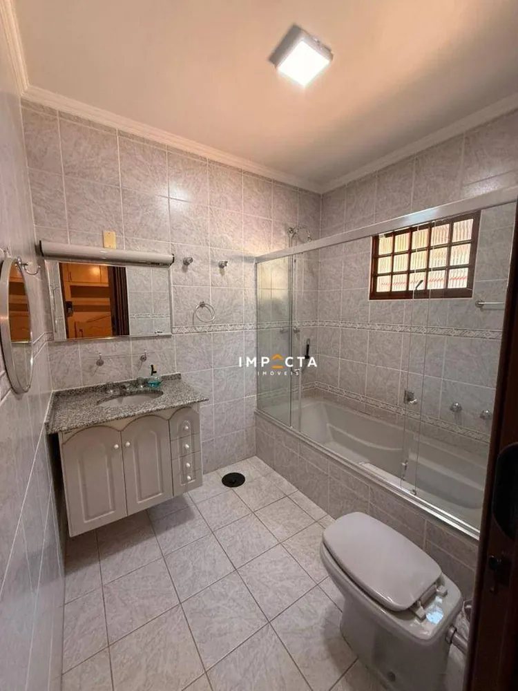 Casa, 3 quartos, 202 m² - Foto 1