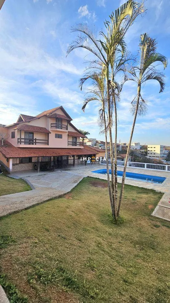 Chácara, 3 quartos, 960 m² - Foto 1