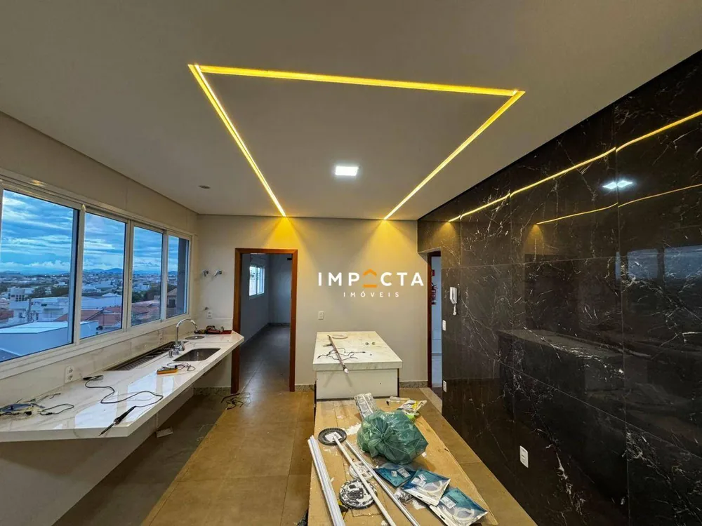 Cobertura, 3 quartos, 208 m² - Foto 2