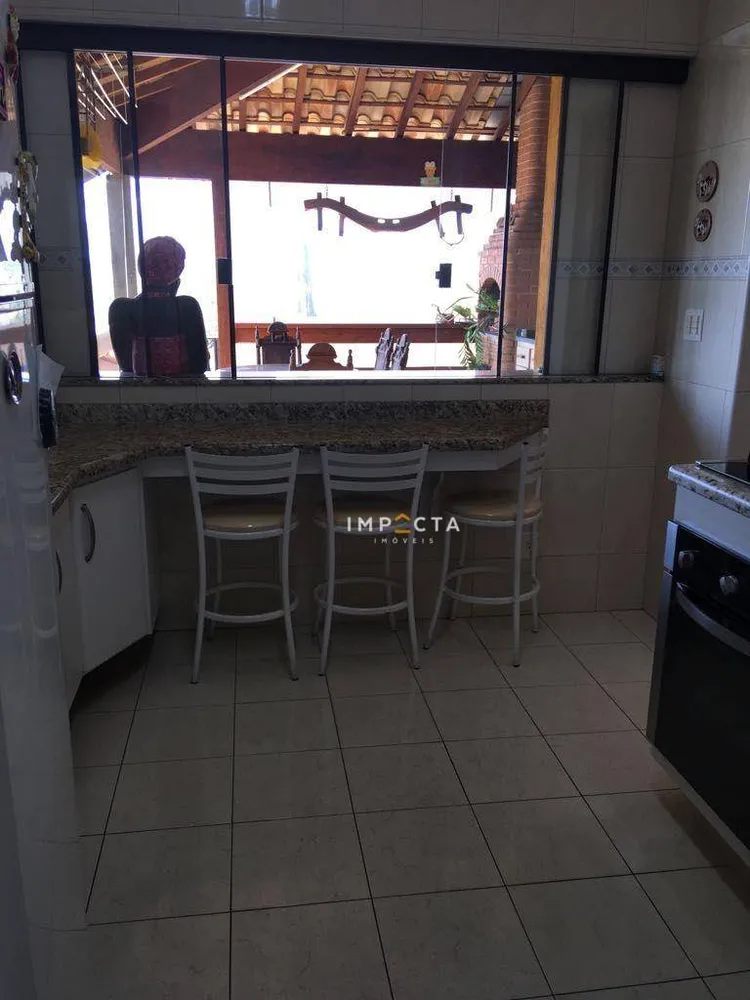 Casa, 3 quartos, 238 m² - Foto 4