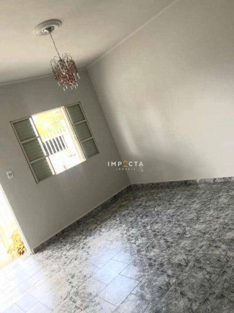 Casa à venda com 3 quartos, 138m² - Foto 1