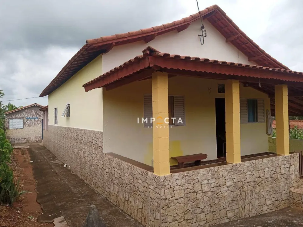 Chácara, 2 quartos, 1097 m² - Foto 1