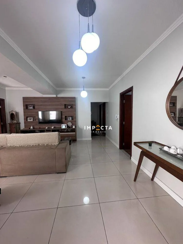 Casa, 4 quartos, 269 m² - Foto 2