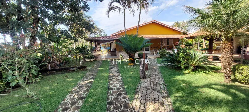 Chácara, 8 quartos, 4000 m² - Foto 1