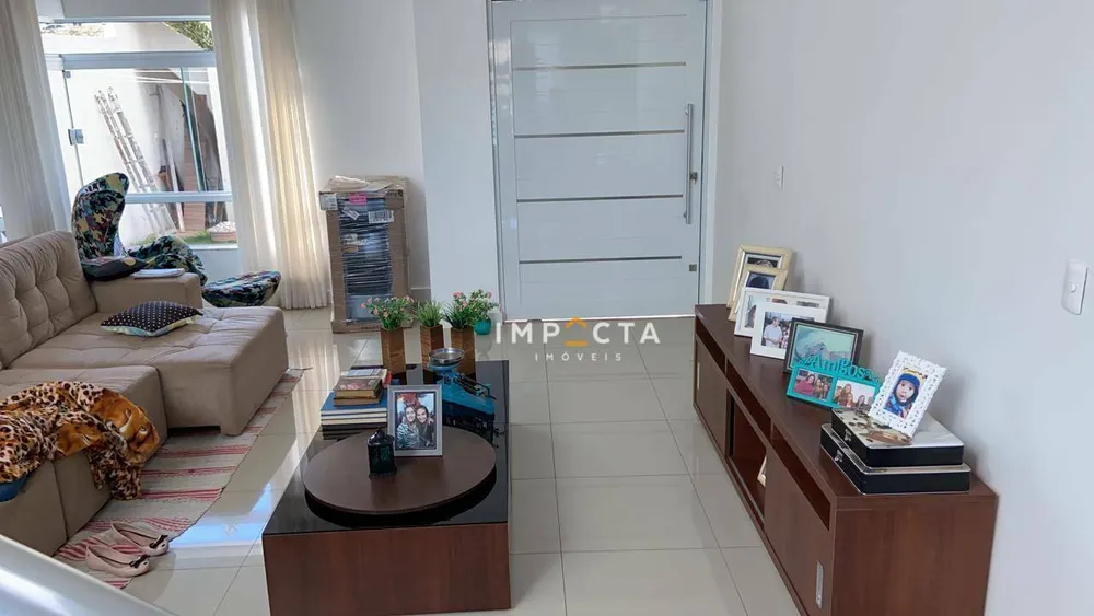 Casa, 3 quartos, 315 m² - Foto 1