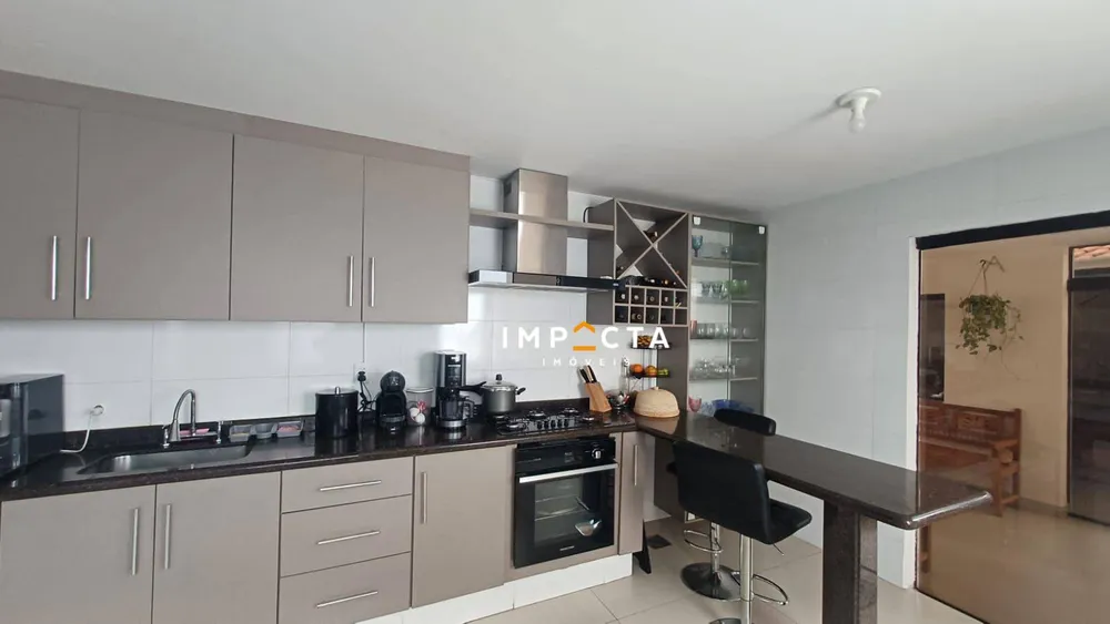Casa, 5 quartos, 226 m² - Foto 1