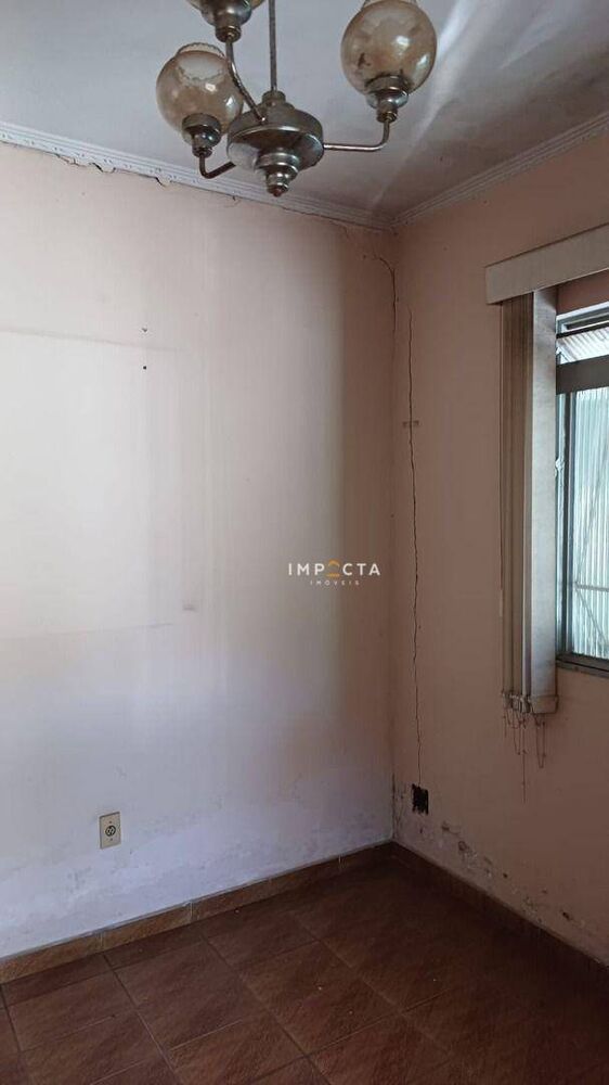 Casa à venda com 2 quartos, 74m² - Foto 1