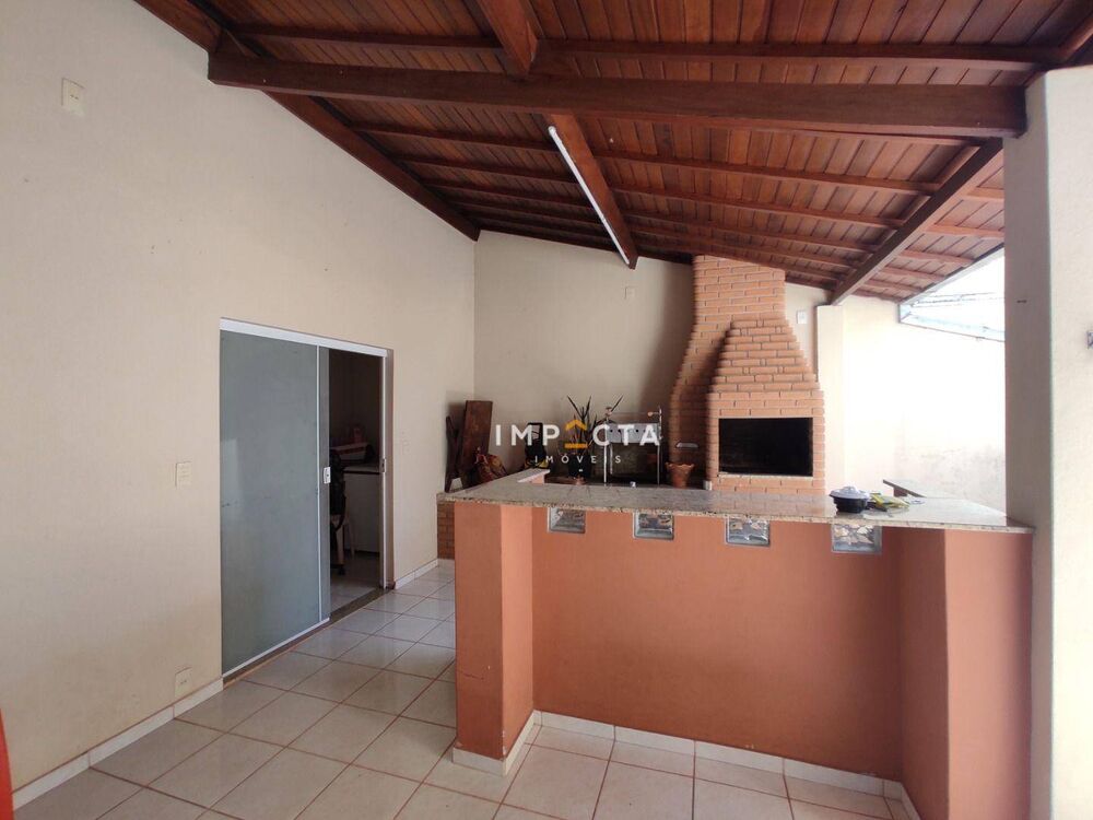 Casa à venda com 3 quartos, 244m² - Foto 1
