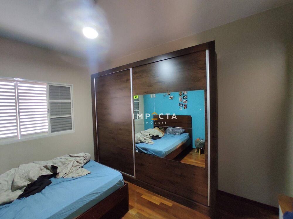 Casa à venda com 3 quartos, 244m² - Foto 3