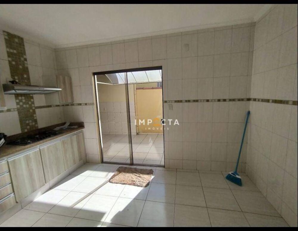 Casa à venda com 3 quartos, 147m² - Foto 2