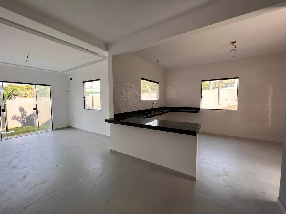 Casa à venda com 3 quartos, 326m² - Foto 3