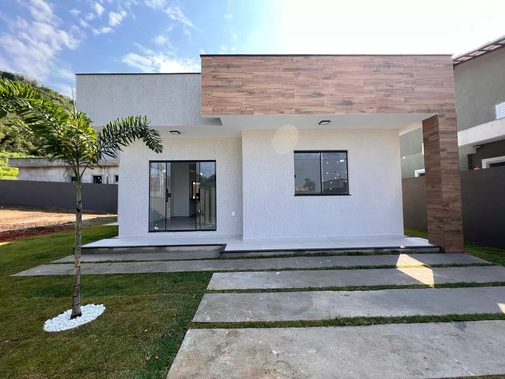 Casa à venda com 3 quartos, 326m² - Foto 1