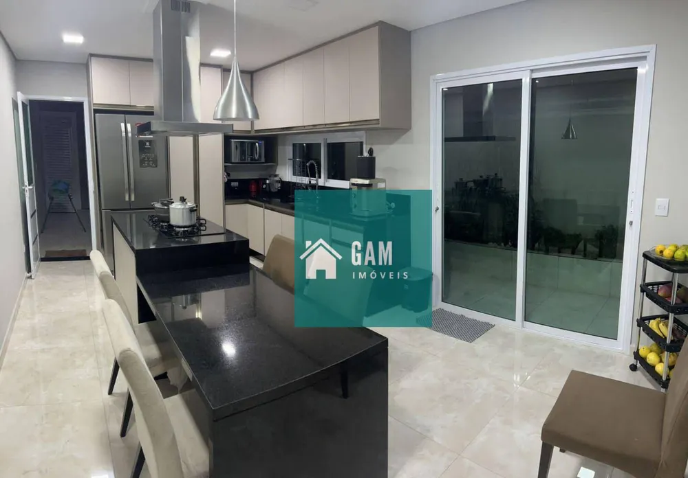 Sobrado, 3 quartos, 320 m² - Foto 1