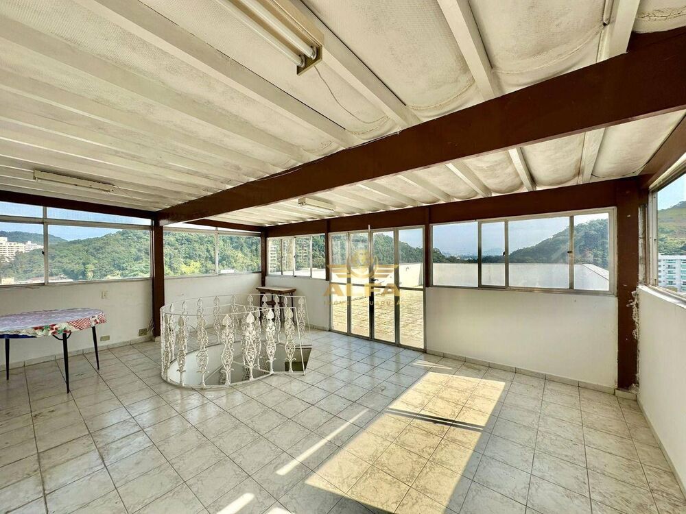 Apartamento à venda com 3 quartos, 250m² - Foto 1